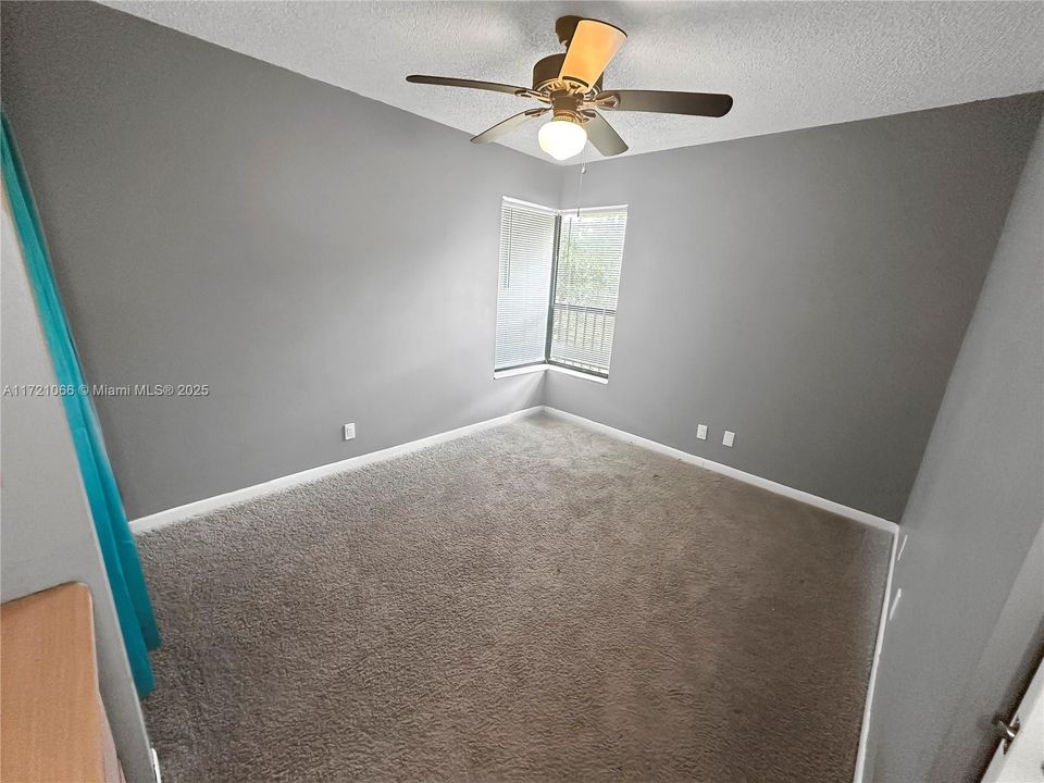 Recently Rented: $2,400 (3 beds, 2 baths, 1093 Square Feet)