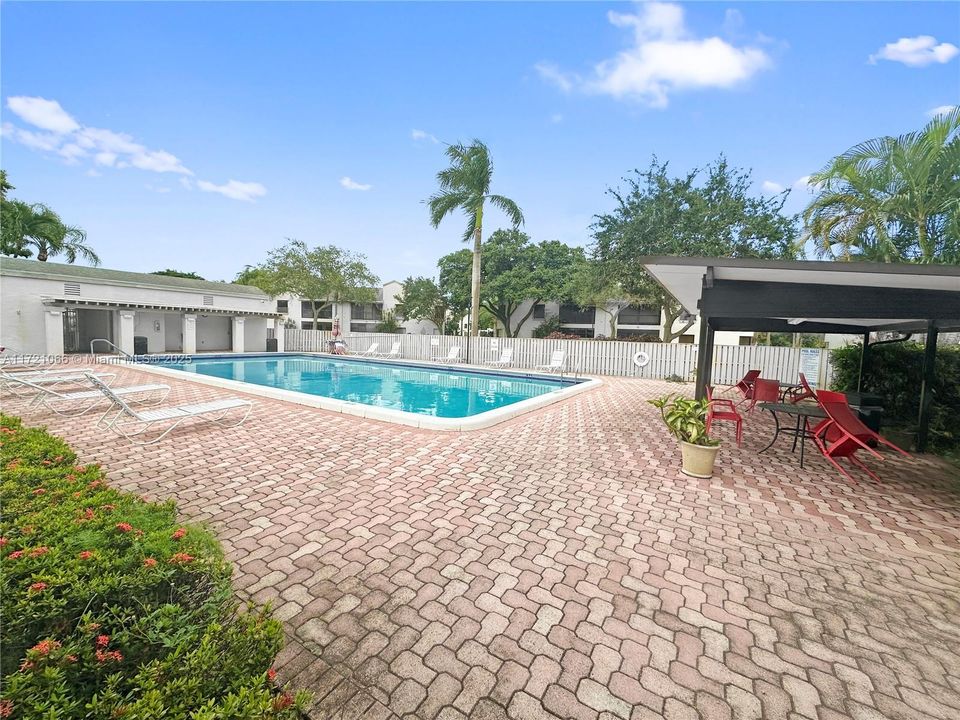 Recently Rented: $2,400 (3 beds, 2 baths, 1093 Square Feet)