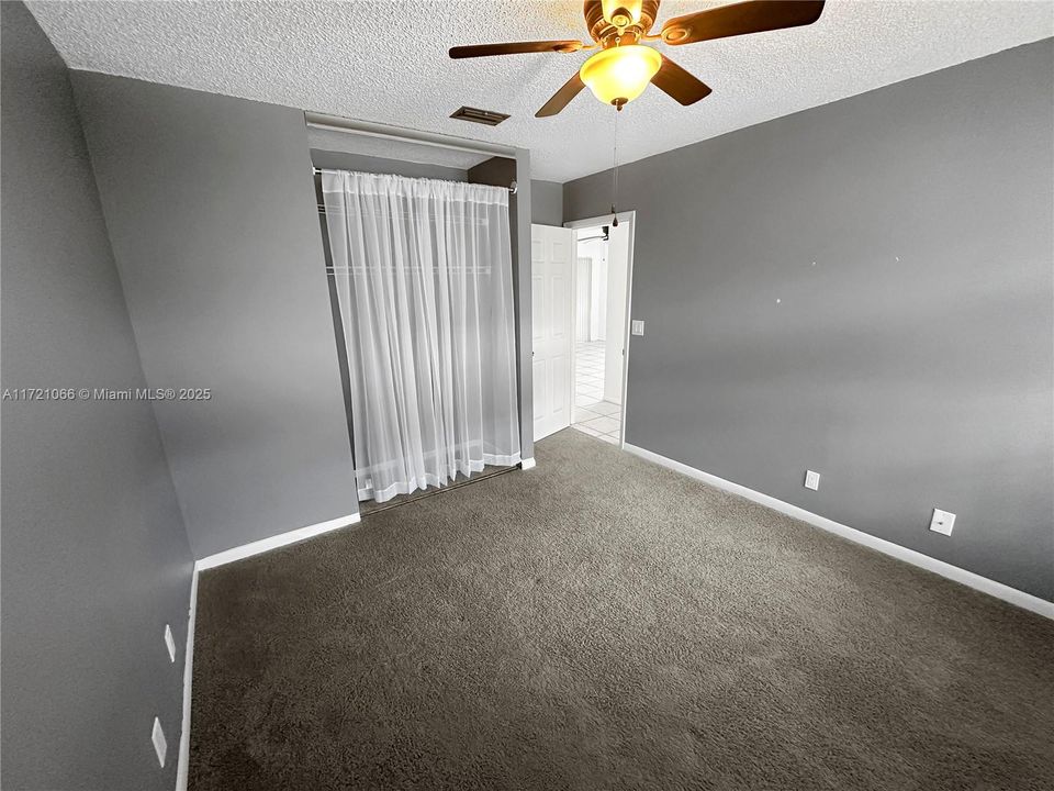 Recently Rented: $2,400 (3 beds, 2 baths, 1093 Square Feet)