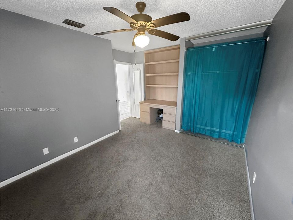 Recently Rented: $2,400 (3 beds, 2 baths, 1093 Square Feet)