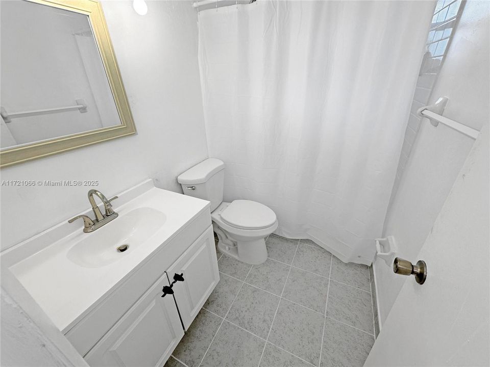 Recently Rented: $2,400 (3 beds, 2 baths, 1093 Square Feet)