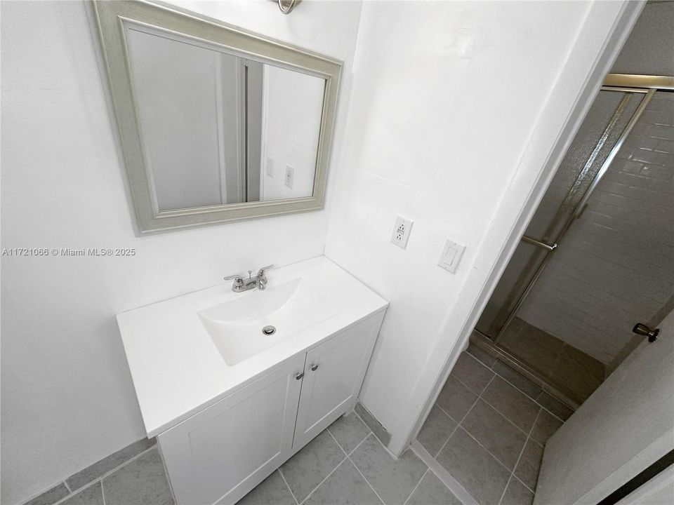 Recently Rented: $2,400 (3 beds, 2 baths, 1093 Square Feet)