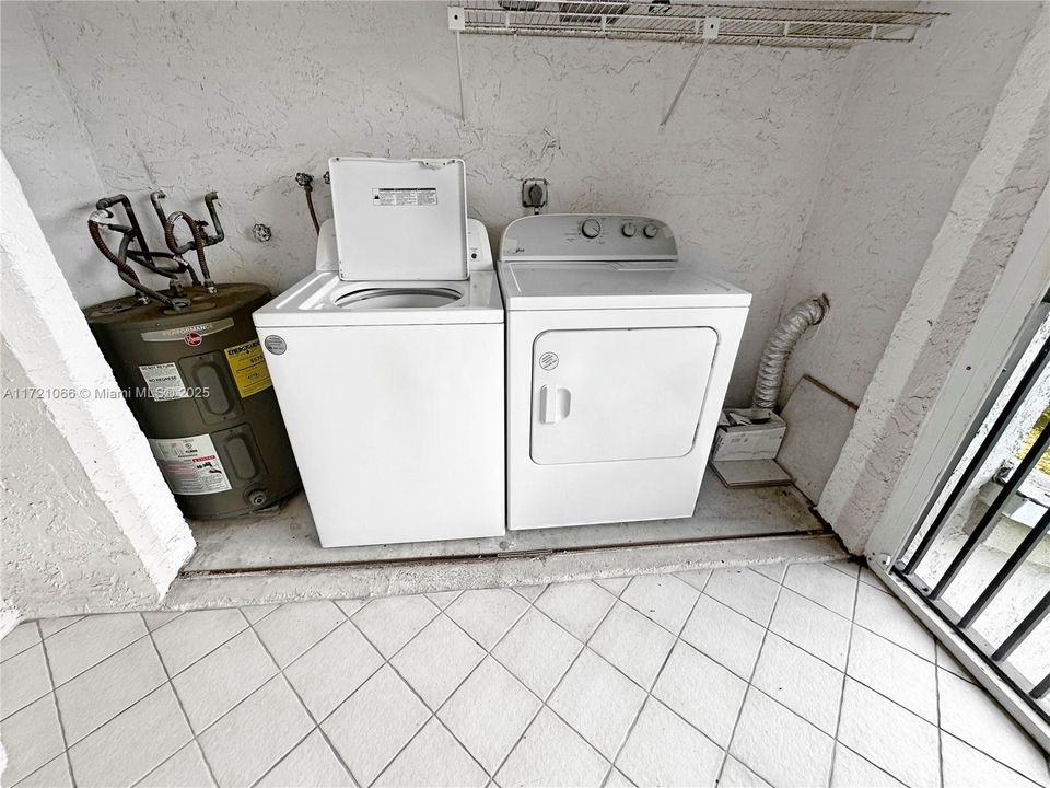 Recently Rented: $2,400 (3 beds, 2 baths, 1093 Square Feet)