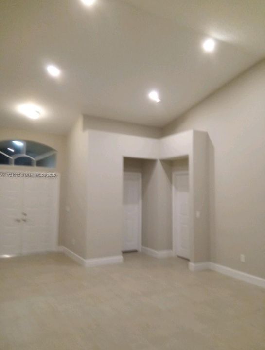 For Rent: $4,500 (4 beds, 2 baths, 2205 Square Feet)