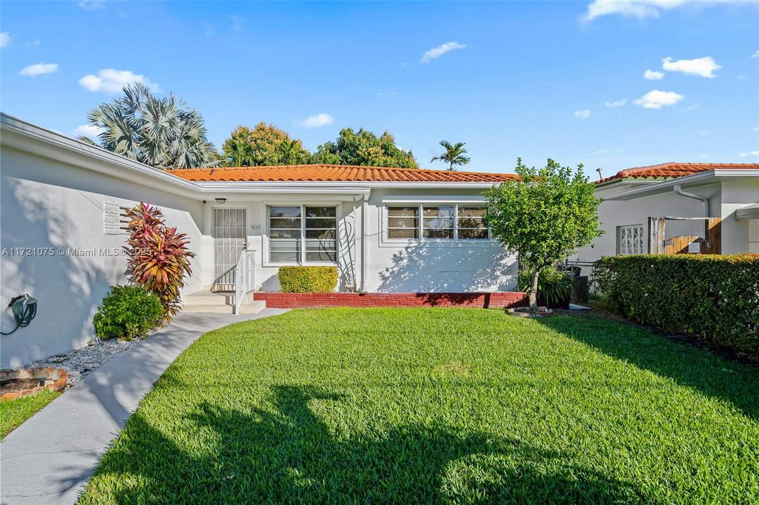 For Sale: $1,399,000 (2 beds, 2 baths, 1600 Square Feet)