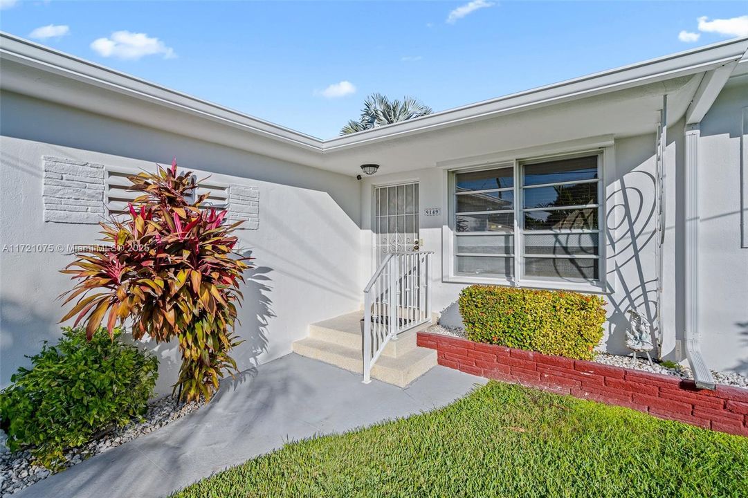 For Sale: $1,399,000 (2 beds, 2 baths, 1600 Square Feet)