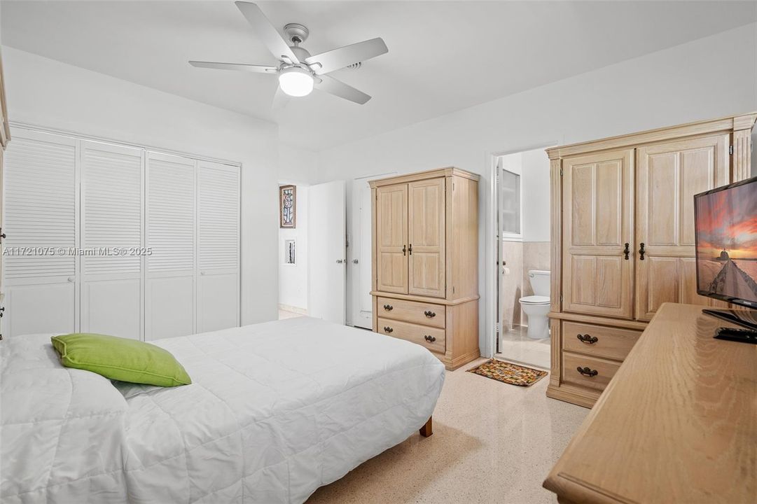 For Sale: $1,399,000 (2 beds, 2 baths, 1600 Square Feet)