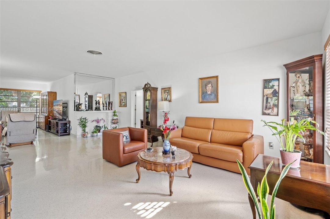 For Sale: $1,399,000 (2 beds, 2 baths, 1600 Square Feet)