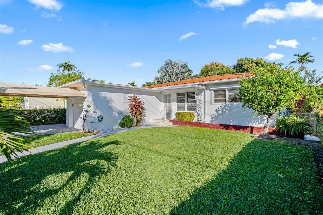 For Sale: $1,399,000 (2 beds, 2 baths, 1600 Square Feet)