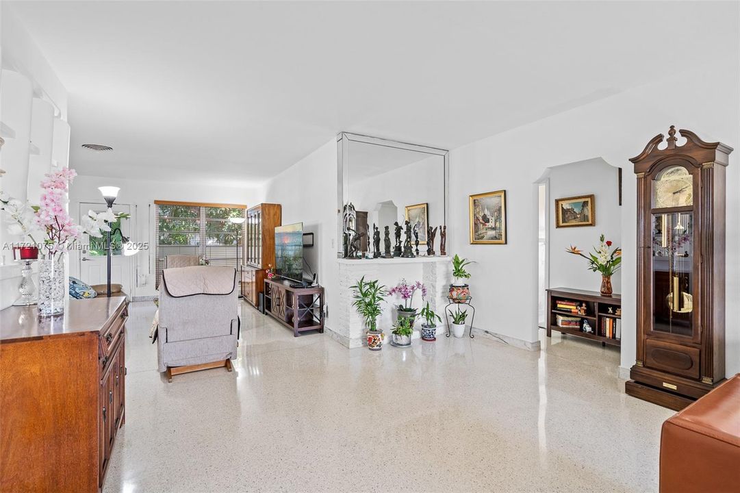 For Sale: $1,399,000 (2 beds, 2 baths, 1600 Square Feet)