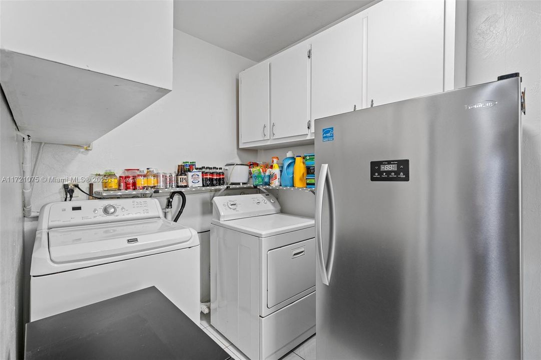 For Sale: $1,399,000 (2 beds, 2 baths, 1600 Square Feet)