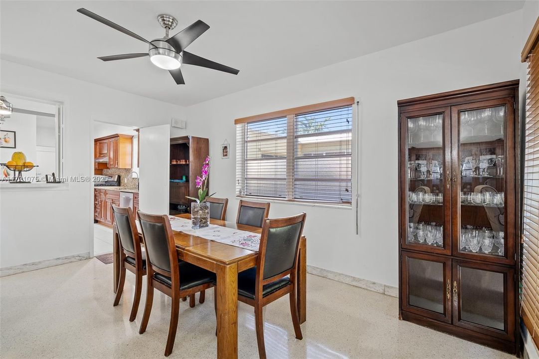 For Sale: $1,399,000 (2 beds, 2 baths, 1600 Square Feet)