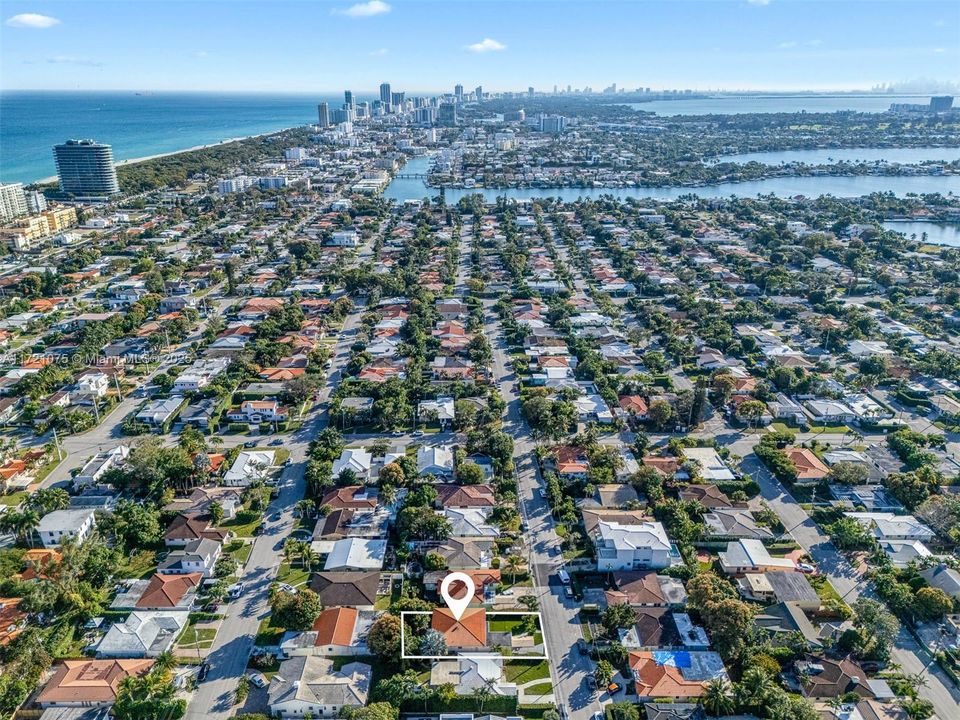 For Sale: $1,399,000 (2 beds, 2 baths, 1600 Square Feet)