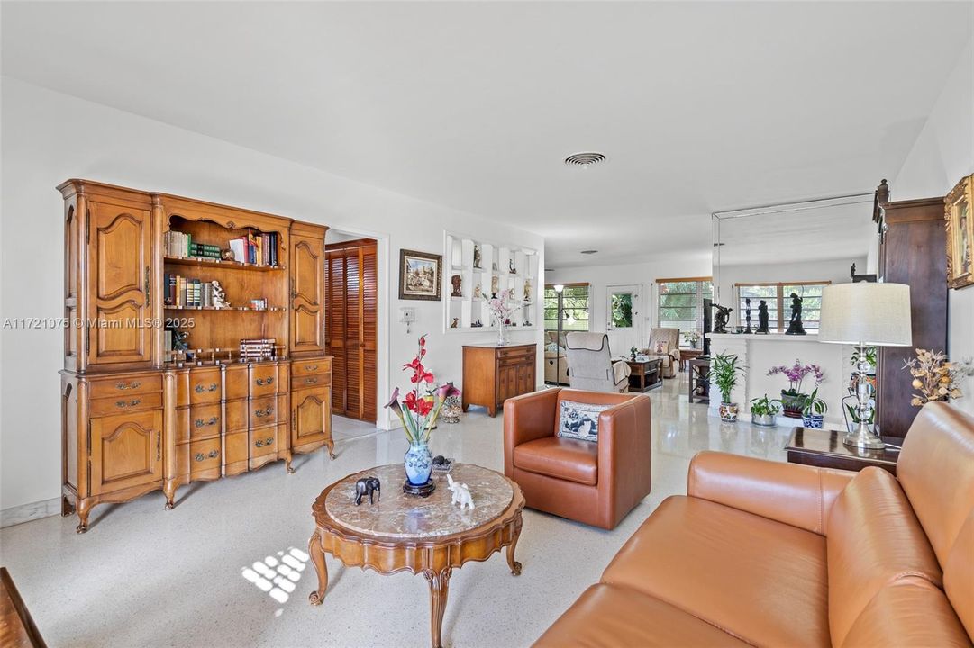 For Sale: $1,399,000 (2 beds, 2 baths, 1600 Square Feet)