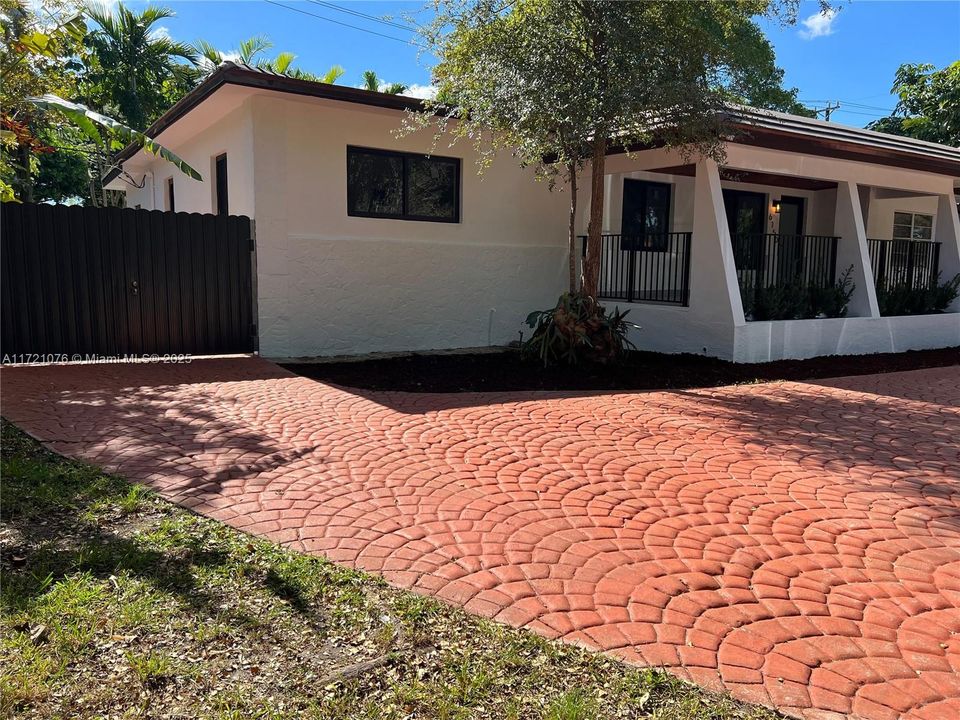 For Sale: $1,050,000 (4 beds, 3 baths, 2005 Square Feet)