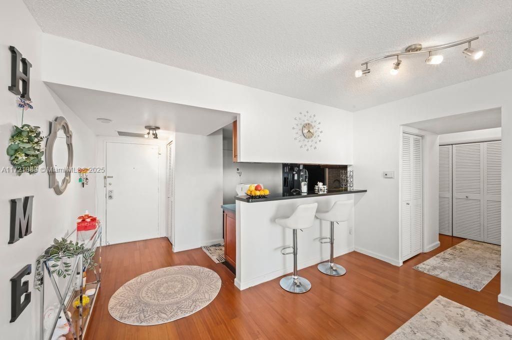 For Sale: $345,000 (2 beds, 2 baths, 1400 Square Feet)