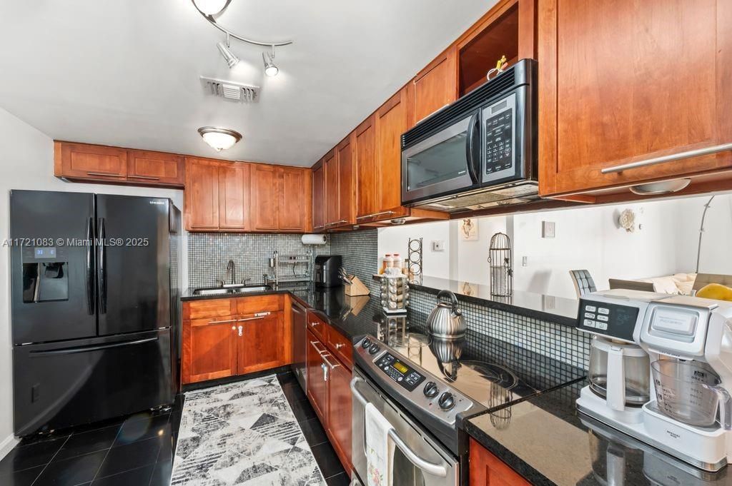 For Sale: $345,000 (2 beds, 2 baths, 1400 Square Feet)