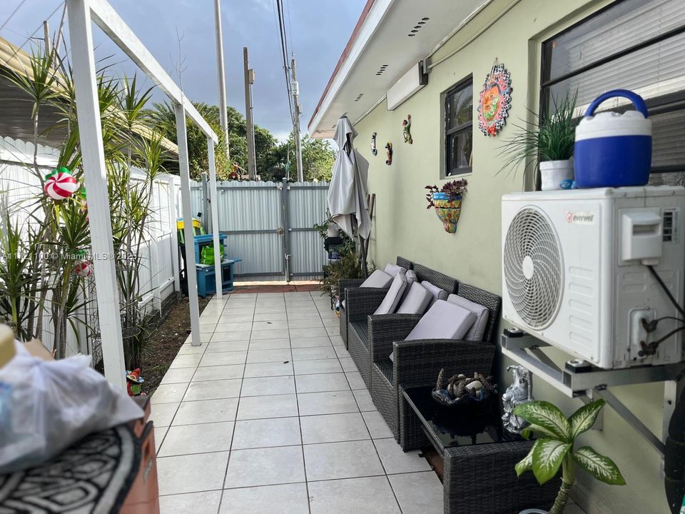 Active With Contract: $650,000 (4 beds, 2 baths, 2339 Square Feet)