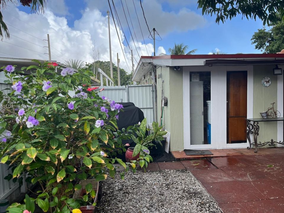 Active With Contract: $650,000 (4 beds, 2 baths, 2339 Square Feet)