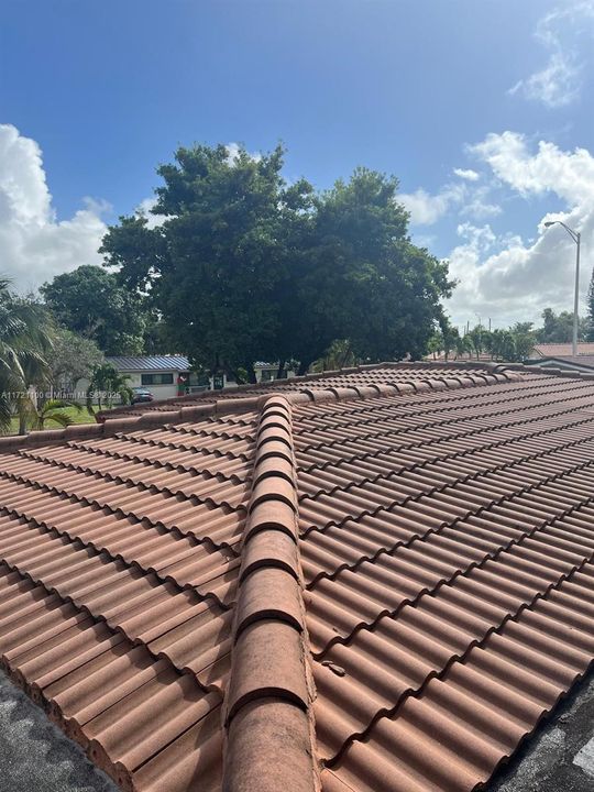 Active With Contract: $650,000 (4 beds, 2 baths, 2339 Square Feet)