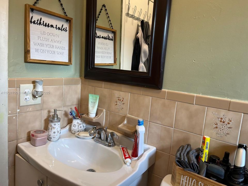 Active With Contract: $650,000 (4 beds, 2 baths, 2339 Square Feet)