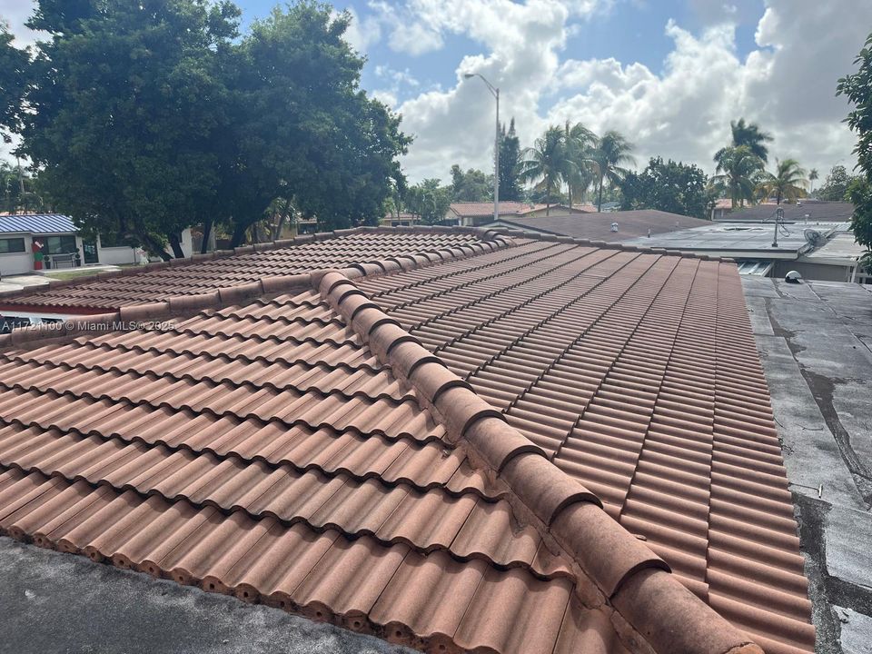 Active With Contract: $650,000 (4 beds, 2 baths, 2339 Square Feet)