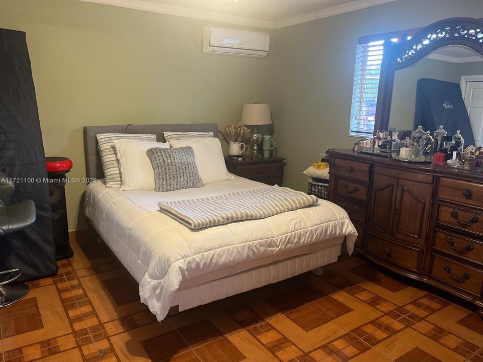 Active With Contract: $650,000 (4 beds, 2 baths, 2339 Square Feet)