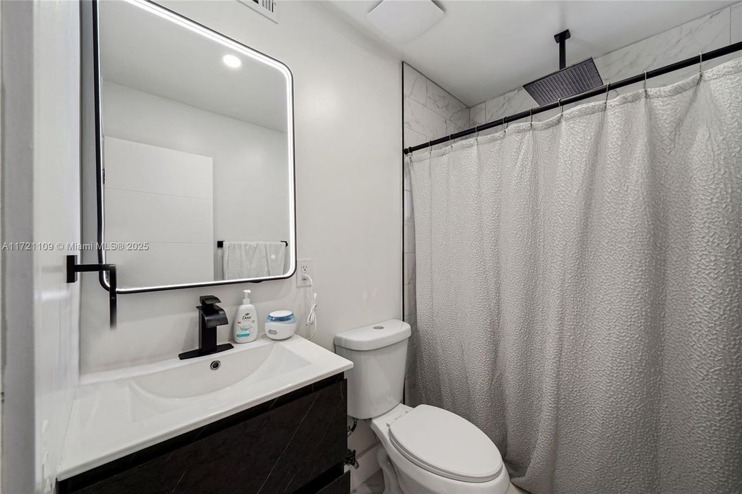 Activo con contrato: $865,000 (3 camas, 2 baños, 1450 Pies cuadrados)