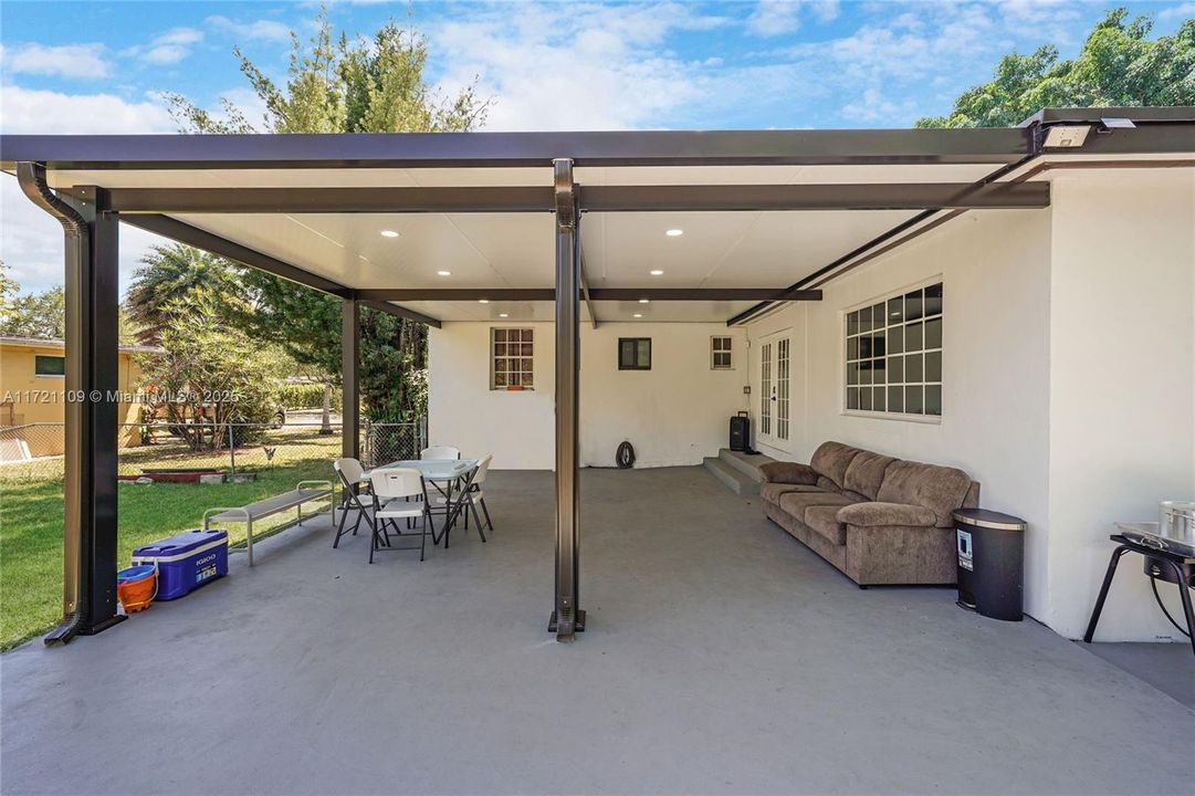 Activo con contrato: $865,000 (3 camas, 2 baños, 1450 Pies cuadrados)