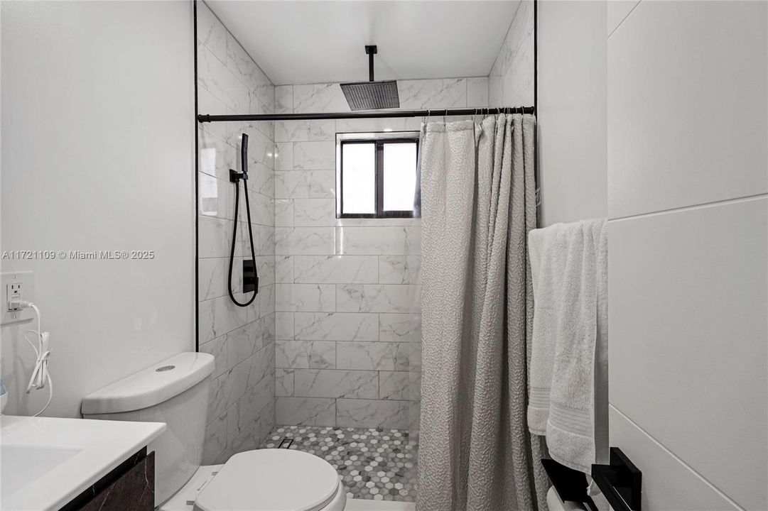 Activo con contrato: $865,000 (3 camas, 2 baños, 1450 Pies cuadrados)