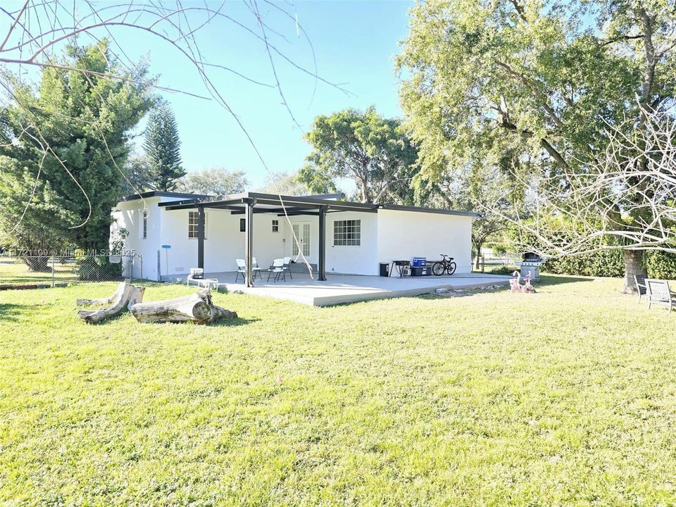 For Sale: $900,000 (3 beds, 2 baths, 1450 Square Feet)