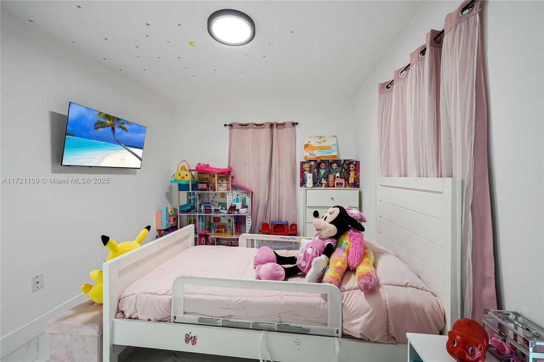 Activo con contrato: $865,000 (3 camas, 2 baños, 1450 Pies cuadrados)