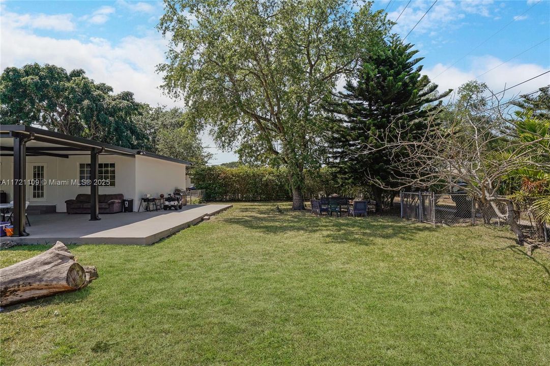 Activo con contrato: $865,000 (3 camas, 2 baños, 1450 Pies cuadrados)