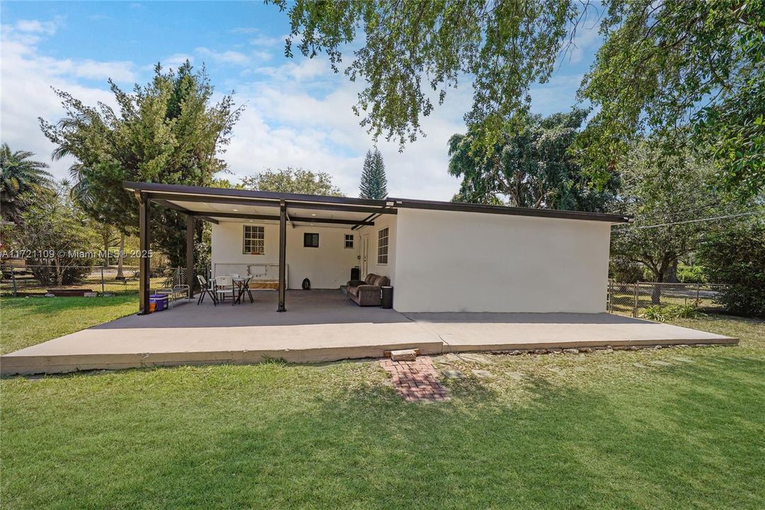 Activo con contrato: $865,000 (3 camas, 2 baños, 1450 Pies cuadrados)