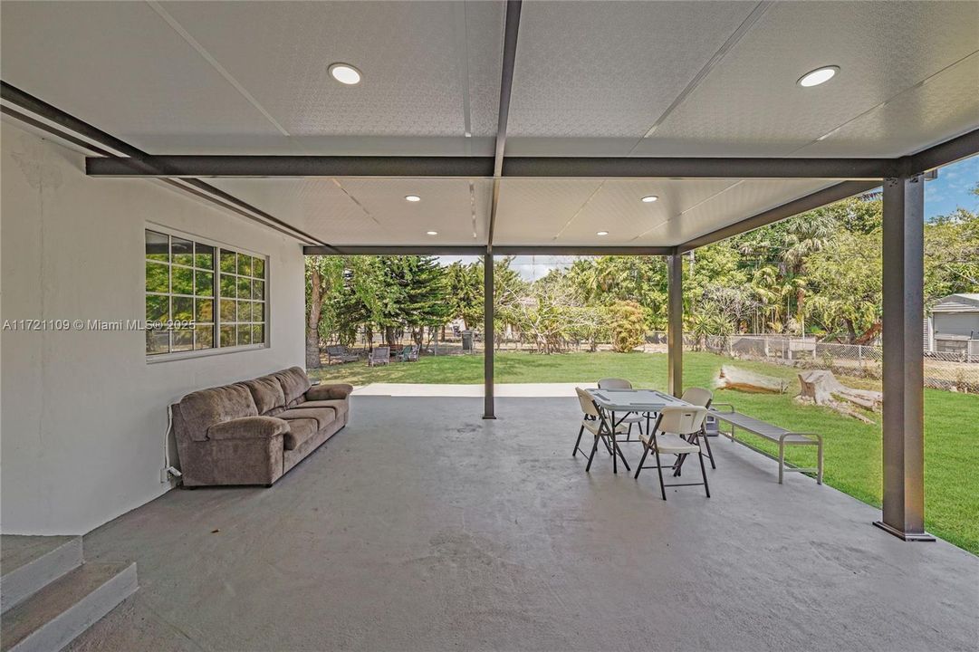 Activo con contrato: $865,000 (3 camas, 2 baños, 1450 Pies cuadrados)