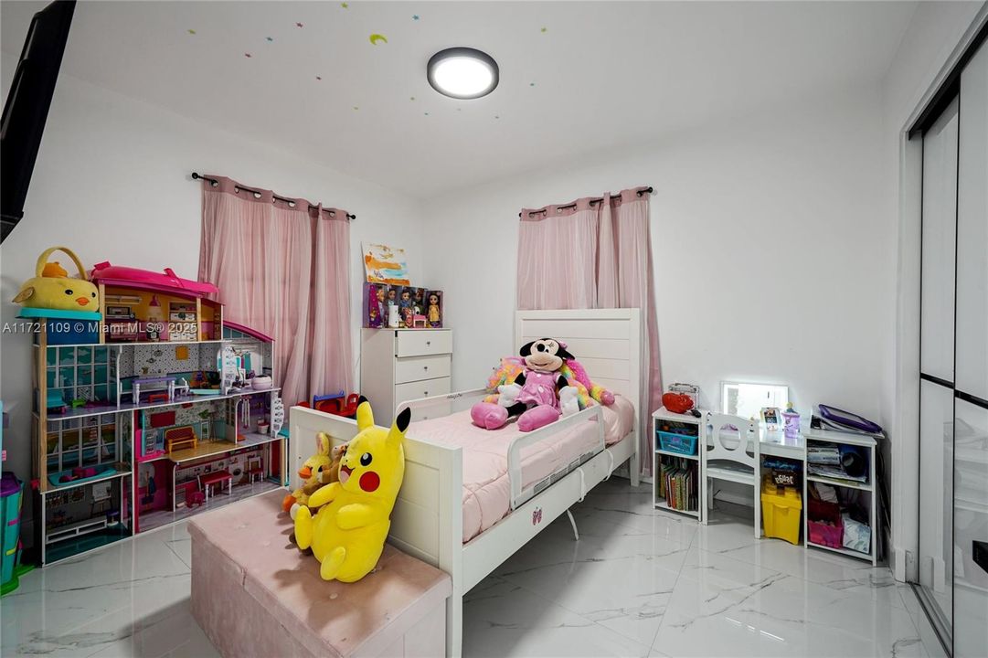 Activo con contrato: $865,000 (3 camas, 2 baños, 1450 Pies cuadrados)