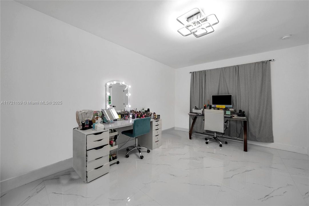 Activo con contrato: $865,000 (3 camas, 2 baños, 1450 Pies cuadrados)