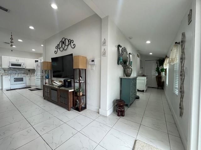 For Sale: $555,000 (3 beds, 2 baths, 1020 Square Feet)