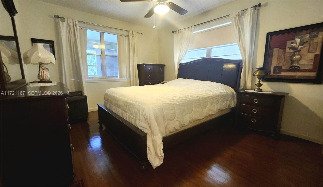 На продажу: $135,000 (2 спален, 1 ванн, 820 Квадратных фут)