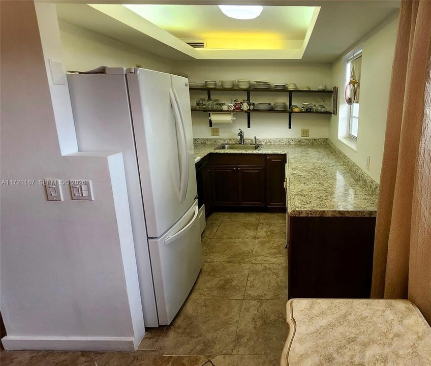 На продажу: $135,000 (2 спален, 1 ванн, 820 Квадратных фут)