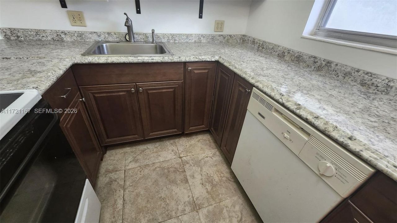 На продажу: $135,000 (2 спален, 1 ванн, 820 Квадратных фут)