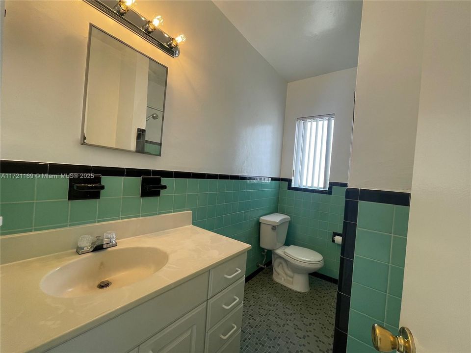 For Rent: $1,500 (0 beds, 1 baths, 394 Square Feet)