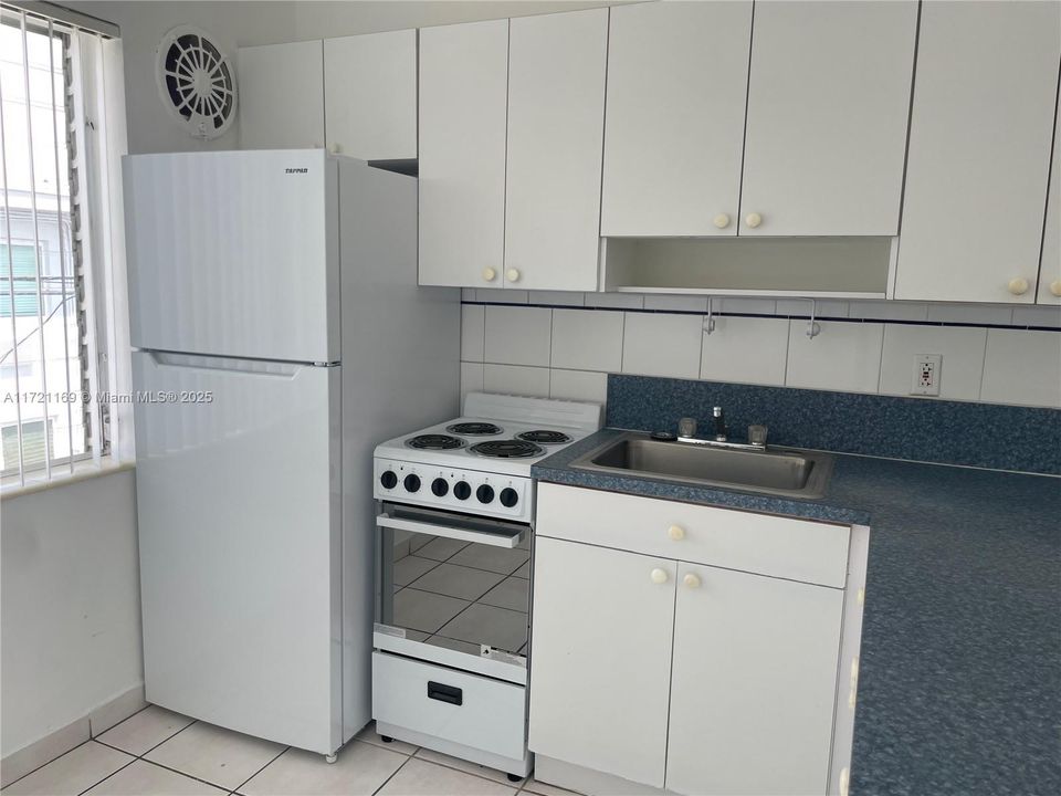 For Rent: $1,500 (0 beds, 1 baths, 394 Square Feet)