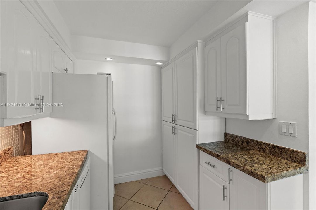 For Rent: $3,500 (2 beds, 2 baths, 1138 Square Feet)