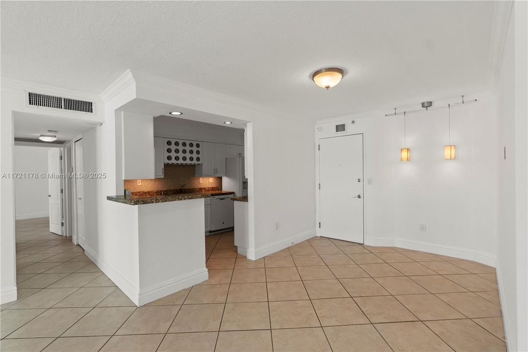 For Rent: $3,500 (2 beds, 2 baths, 1138 Square Feet)