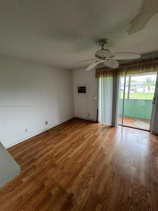 Недавно продано: $49,000 (1 спален, 1 ванн, 585 Квадратных фут)