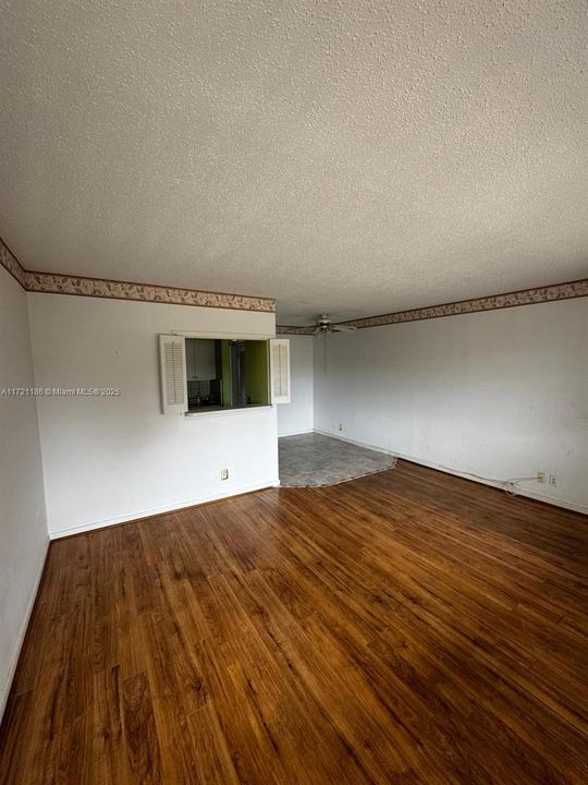 Недавно продано: $49,000 (1 спален, 1 ванн, 585 Квадратных фут)