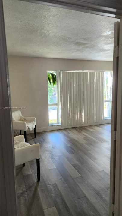 For Rent: $2,900 (1 beds, 1 baths, 995 Square Feet)