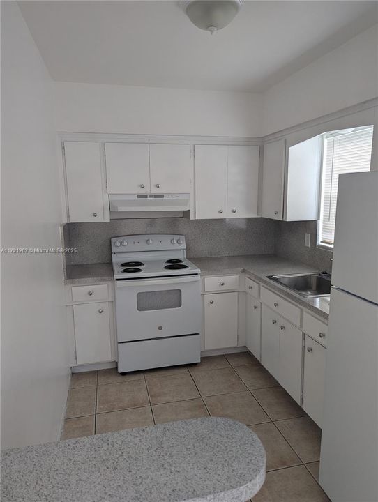 For Rent: $1,600 (1 beds, 1 baths, 2869 Square Feet)