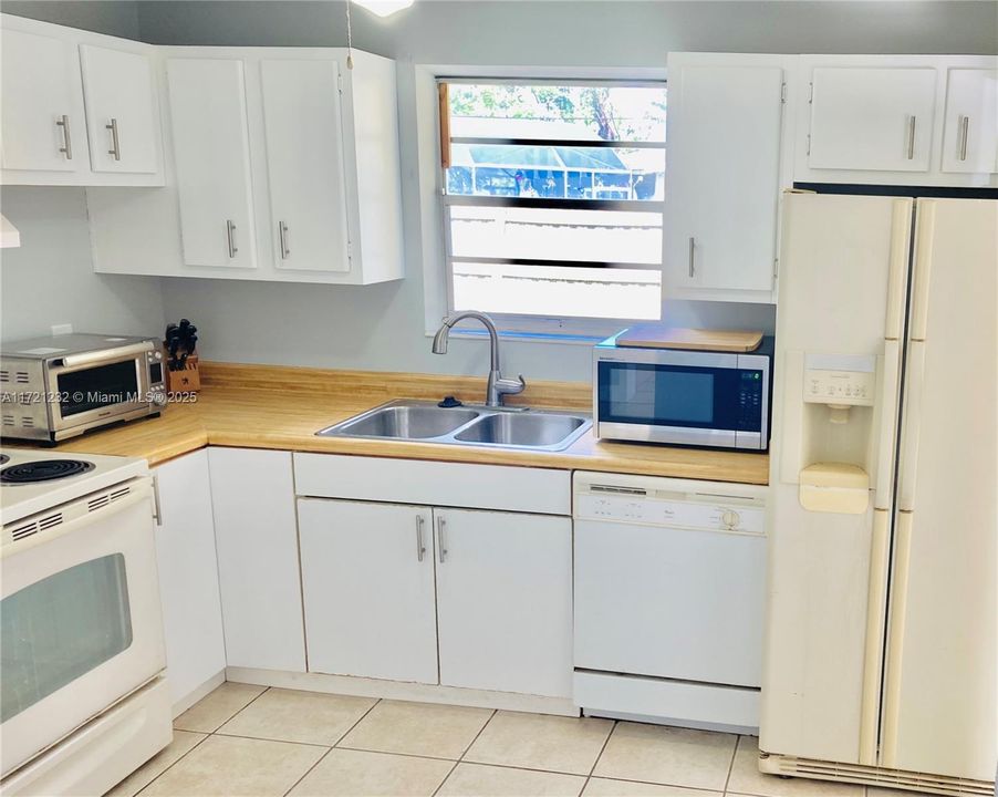 For Rent: $3,000 (3 beds, 2 baths, 1562 Square Feet)